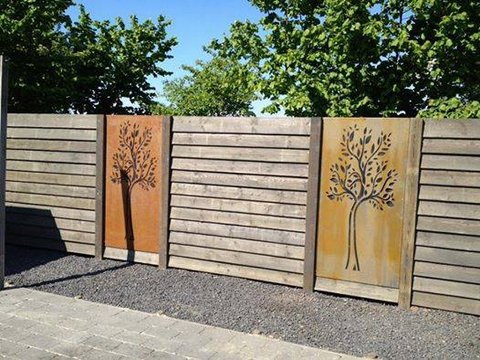 Cortenstaal Tuinscherm 90x180 cm – Boom Enkel Design met Bevestigingsranden - Duurzaam & Weerbestendig – Xidit